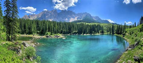 Karersee Lago Di Carezza Lake Carezza With The Latemar Mountain Range