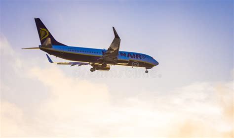 Ryanair plane landing editorial photo. Image of engine - 66500596