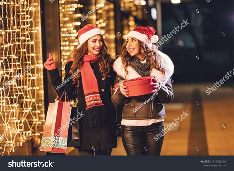 21,183 Christmas Shopping With Friends Images, Stock Photos & Vectors ...