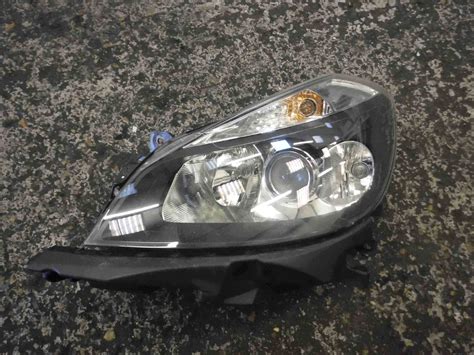 Renault Clio MK3 2005 2009 Passenger NSF Front Headlight Black Backing