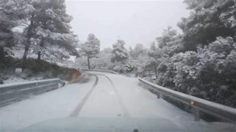 La Nieve Impide El Paso De Camiones En Decenas De Carreteras Y Obliga A