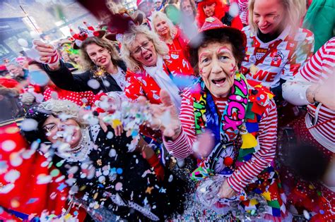 Karneval am 11 11 2022 in Köln Fotos und Highlights vom Hoppeditz Erwachen