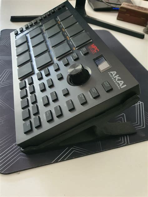 Файл STL akai mpc studio support akai mpc studio stand 3D печатный