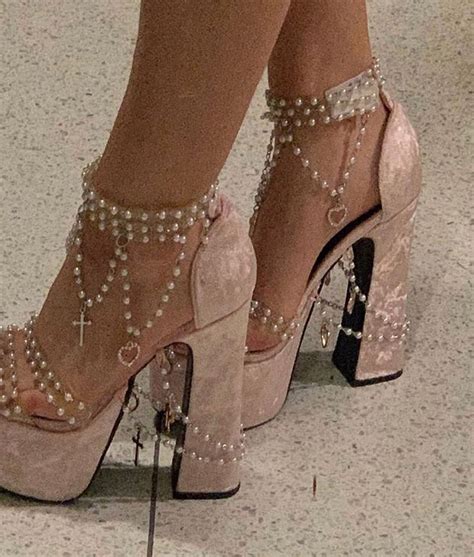 𝐇𝐢𝐠𝐡 𝐅𝐚𝐬𝐡𝐢𝐨𝐧 𝐏𝐨𝐬𝐭 On Instagram Heel Details Via Glamourgoal