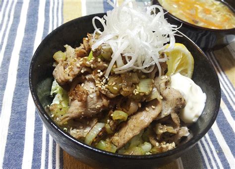 マヨ必須！楽うま塩麹豚ネギ丼！ レシピ・作り方 By 菌活女子｜楽天レシピ