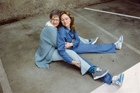 Hilde De Baerdemaeker En Zus Veerle Als Hilde Weer Eens Begraven