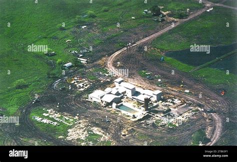 Waco Siege Tank Tanks Around Mount Carmel Center Stock Photo Alamy