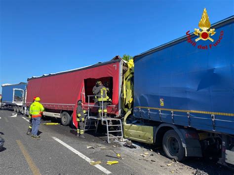 Schianto Fra Tir In A Un Morto