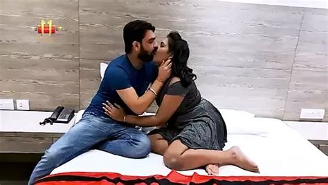 Desi Bhabi Gets Hardcore Screwed By Dewar Xhamster