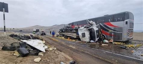 Trágico choque entre bus interprovincial y camión de carga