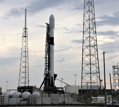 Beefed Up Spacex Falcon 9 Blazes Beautiful Nighttime Trail To Orbit