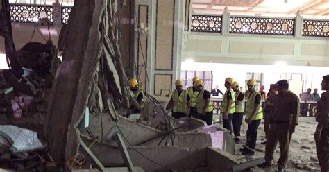 Crane Collapse At Mecca S Grand Mosque Kills At Least 107 People