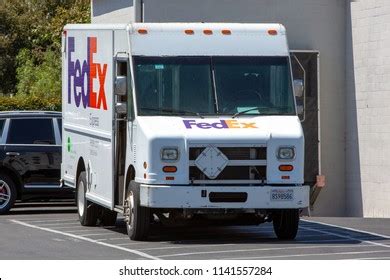 1,321 Fedex delivery van Images, Stock Photos & Vectors | Shutterstock