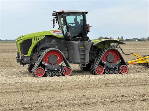 Claas Xerion Trac TS Le Caratteristiche Della Versione Cingolata