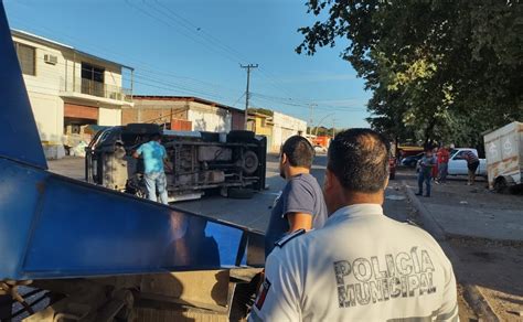 Se Vuelca Camioneta En La Cuchilla De Los Mochis Sinaloa