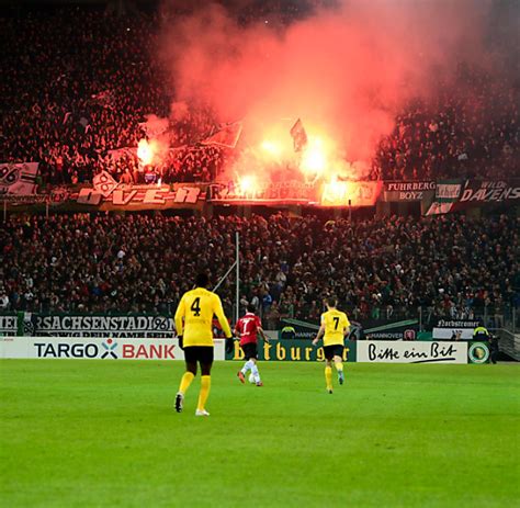 Dfl Rauball Fordert Sachlichen Austausch Ber Stadionsicherheit Welt