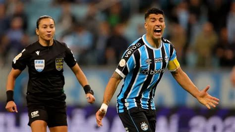 A que hora juega Bahía vs Gremio con Luis Suárez por el Brasileirao y