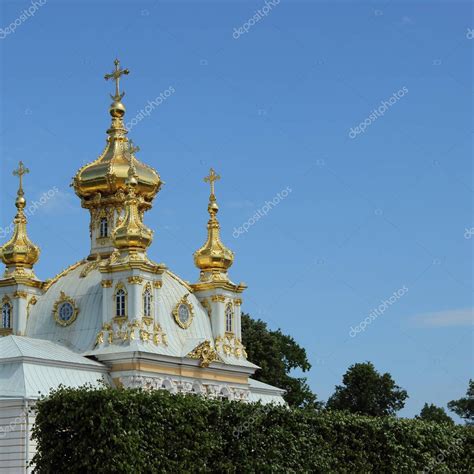 PETERHOF SAN PETERSBURGO RUSIA 22 DE JUNIO DE 2016 Iglesia