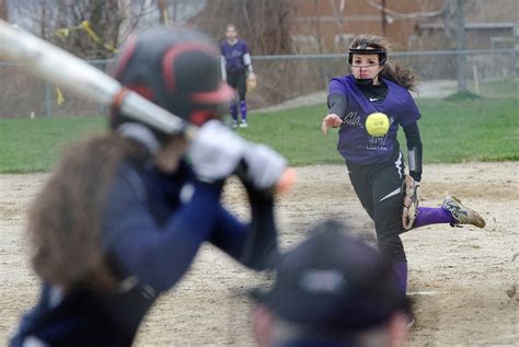 Huskies Softball Team Improving Despite Rough Start