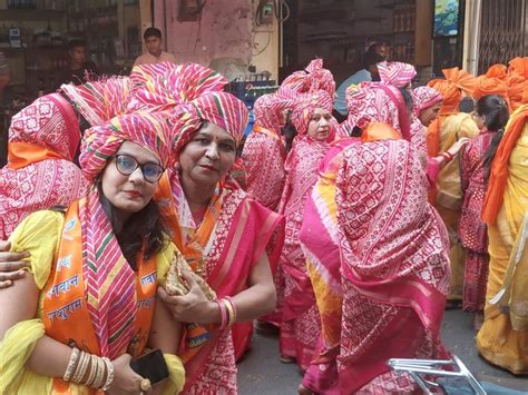 Procession Taken Out On Parshuram Jayanti परशुराम जयंती पर निकली शोभायात्रा महिलाएं ड्रेस कोड