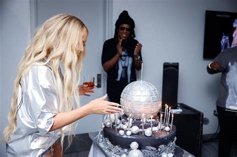 Beyoncé abre álbum de fotos de sua festa de aniversário de 42 anos