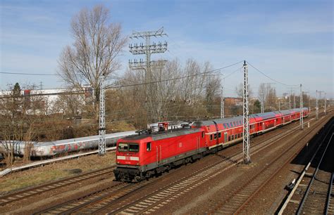 Vom Zugang Der S Bahn Station Berlin Springpfuhl Wurde Nebst Re