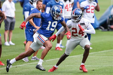 New York Giants Wr Kenny Golladay Leaves Practice Early With Apparent