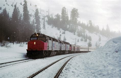 American On Twitter A Pair Of Amtrak Sdp40fs Negotiate