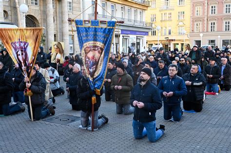 Slobodna Dalmacija Ante Tomi Gledam Mu Karce Na Koljenima I Pitam