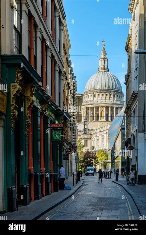 St Pauls Cathedral From Watling Street Mansion House London Stock