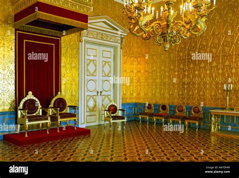 Thron Saal Hi Res Stock Photography And Images Alamy