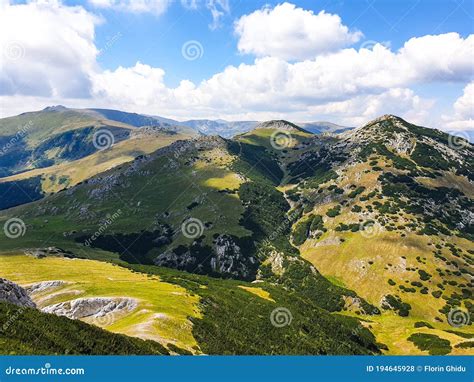 Paltinu Saddle, Iorgovanu Mountains, Romania, Viewpoint To Godeanu ...