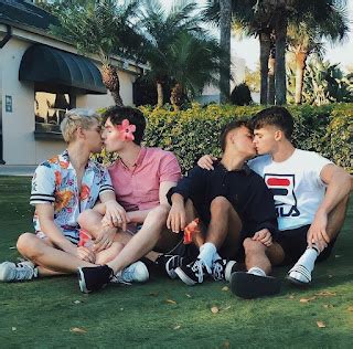 Freakangelik Double Thursday Gay Kiss