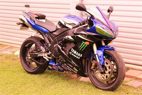 2004 Yamaha R1 Evanharro Shannons Club