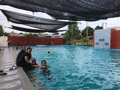 Mercados Swimming Pool Porac