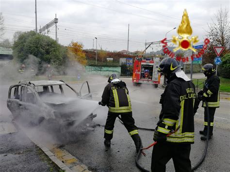 Incendio Di Un Autovettura Ad Avigliana Intervengono I Vigili Del Fuoco