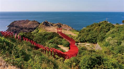 元乃隅神社へ海に向かって真っ赤な鳥居が連なる絶景へ仙崎駅から