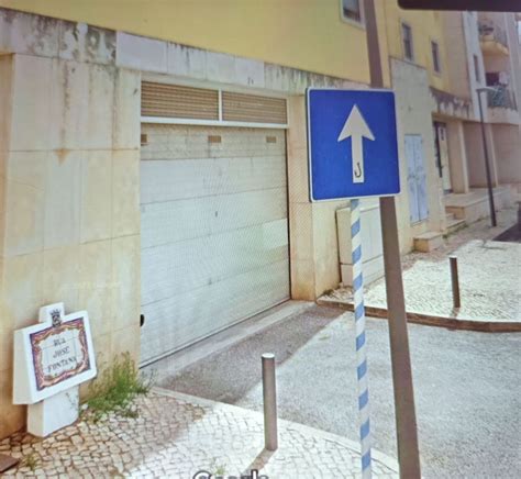 Arrendamento de Garagem na rua José Fontana 3 Paço de Arcos Oeiras e