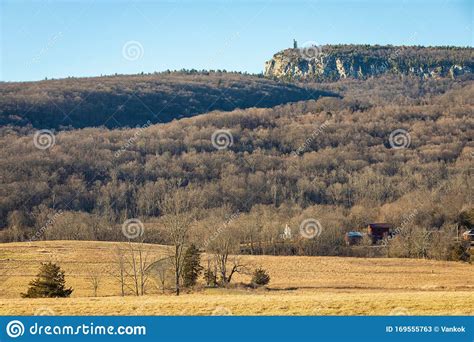 Skytop Tower and Eagle Cliff, Mohonk Preserve, Upstate New York, USA ...