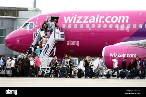 Wizz Plane Luton Hi Res Stock Photography And Images Alamy