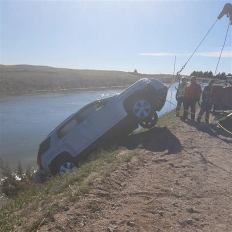 Krvn 880 Krvn 931 Kami Mother And Son Rescued From Sinking Suv