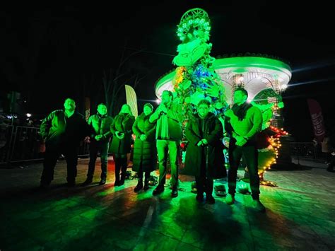 CIENTOS DE TECATENSES DISFRUTARON EL REGRESO DEL DESFILE DE LAS LUCES