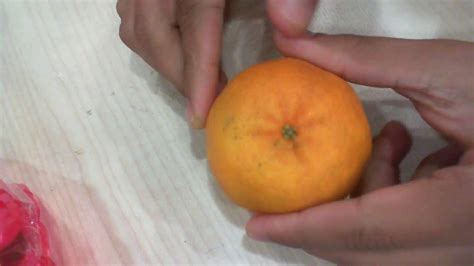 How To Peel A Mandarin Orange Youtube