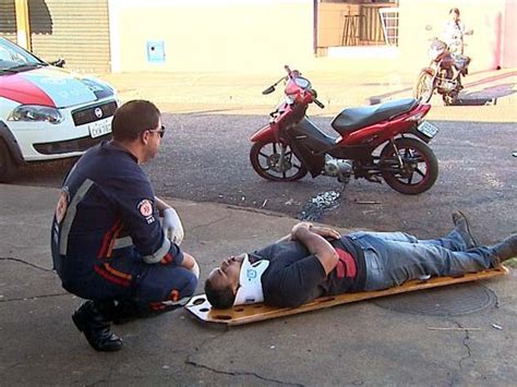 G1 Batida entre motos deixa dois feridos na Zona Norte de Ribeirão