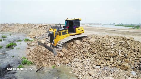 Powerful And Efficient Smooth Processing Machines Bulldozer And Wheel