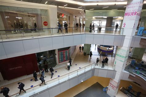 Chile Un Hombre Se Suicidó Lanzándose Desde Un Centro Comercial Y Dejó