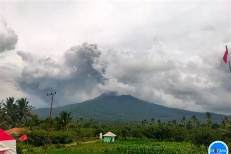 Gunung Lewotobi Laki Laki Di NTT Erupsi Masyarakat Diimbau Waspada