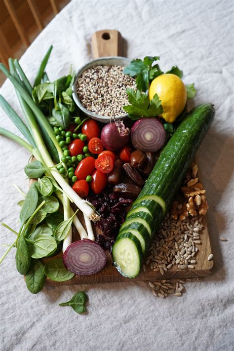 Sch Ner Weihnachtssalat Mit Quinoa Datteln Und Sonnenblumenkernen