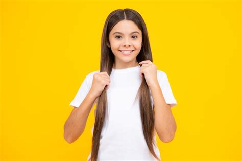 Retrato De Adolescente Feliz Niña Sonriente Retrato En La Cabeza De Una