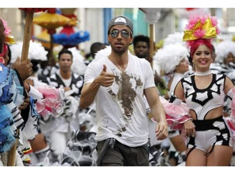 Enrique Iglesias Presenta Súbeme La Radio